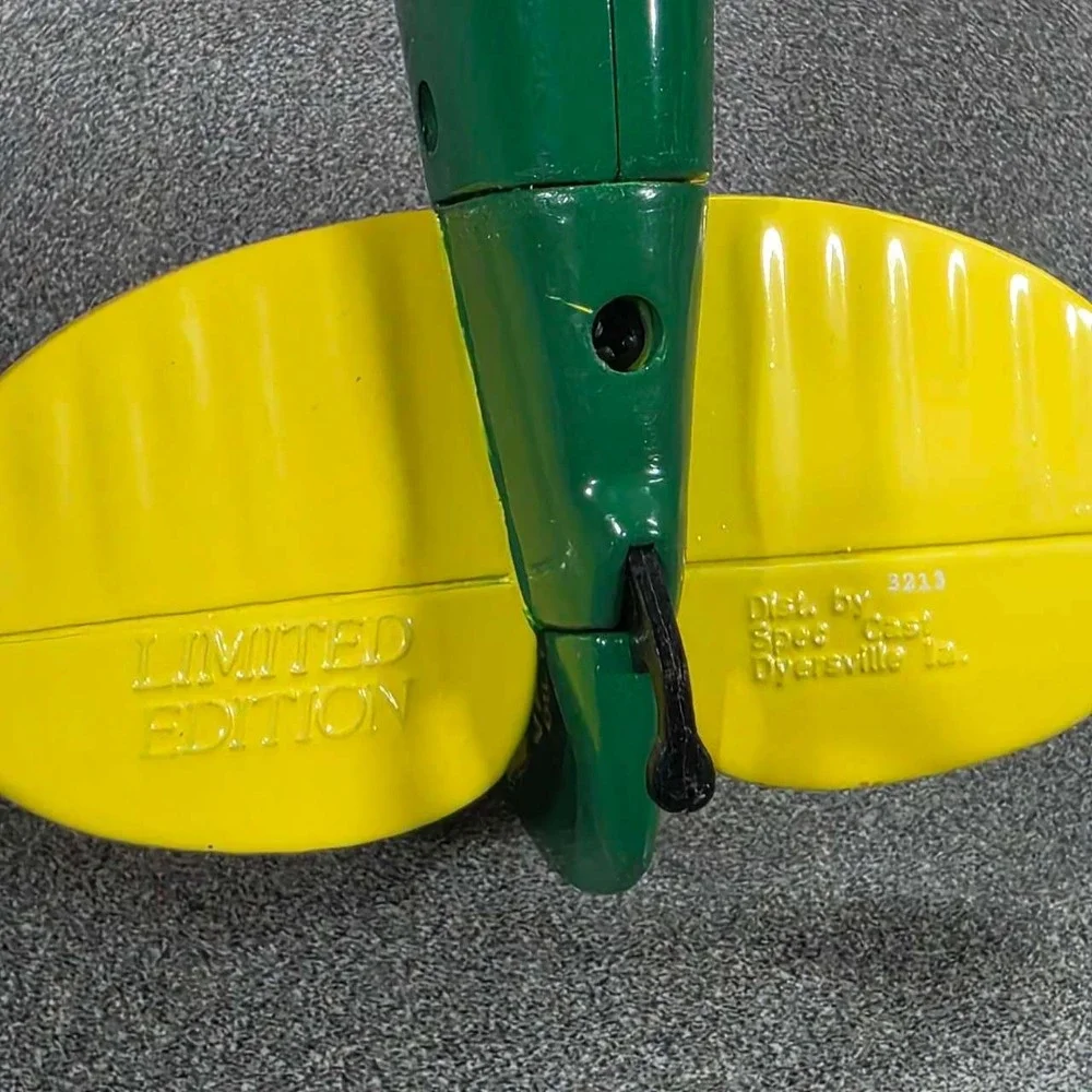 Valvoline V-100 Airplane Green Excellent Die-Cast Collectible